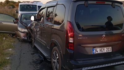 Ünsal YÜCEL/KEŞAN(Edirne), – EDİRNE’nin Keşan ilçesinde otomobil ile hafif ticari