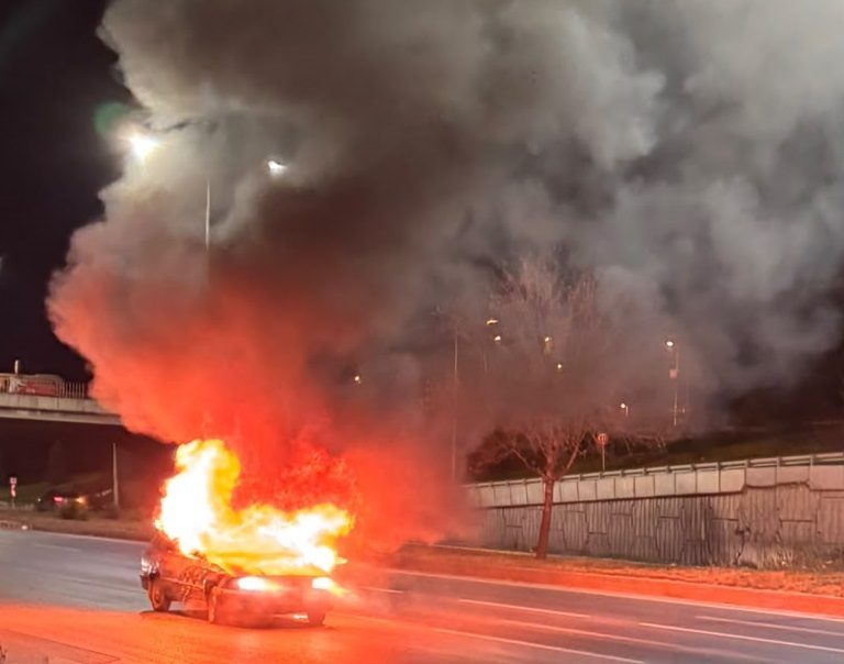 Batuhan KILIÇ/ ESKİŞEHİR, – ESKİŞEHİR- Ankara karayolunda seyir halindeki otomobilde