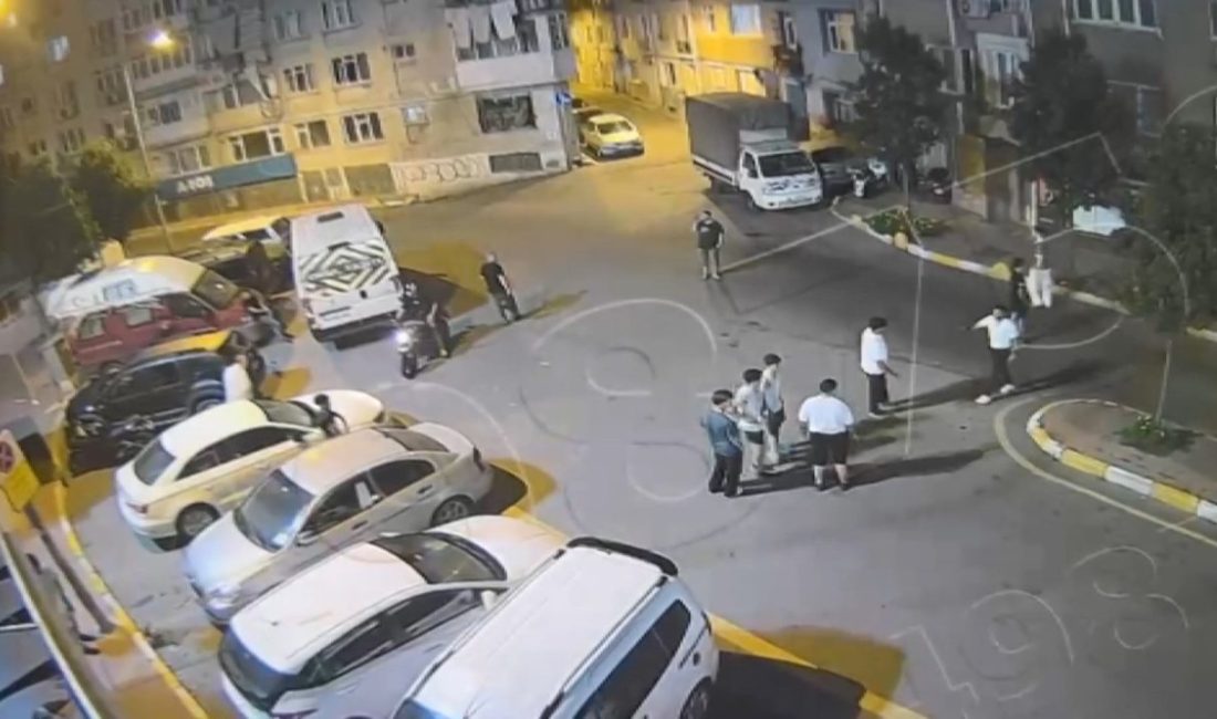 İSTANBUL, – FATİH’te, sanal medyada tartışan iki grubun park önünde