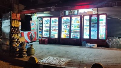 Emre KURT/İSTANBUL, – FATİH’te midyeciyle tartışan bir kişi, kavgayı ayırmaya