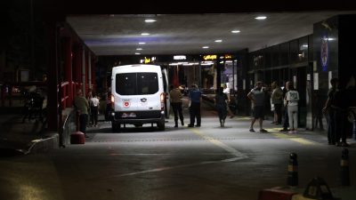 Mustafa İÇ / İZMİR, – İZMİR’in Bayraklı ilçesinde, motosikletin bariyerlere