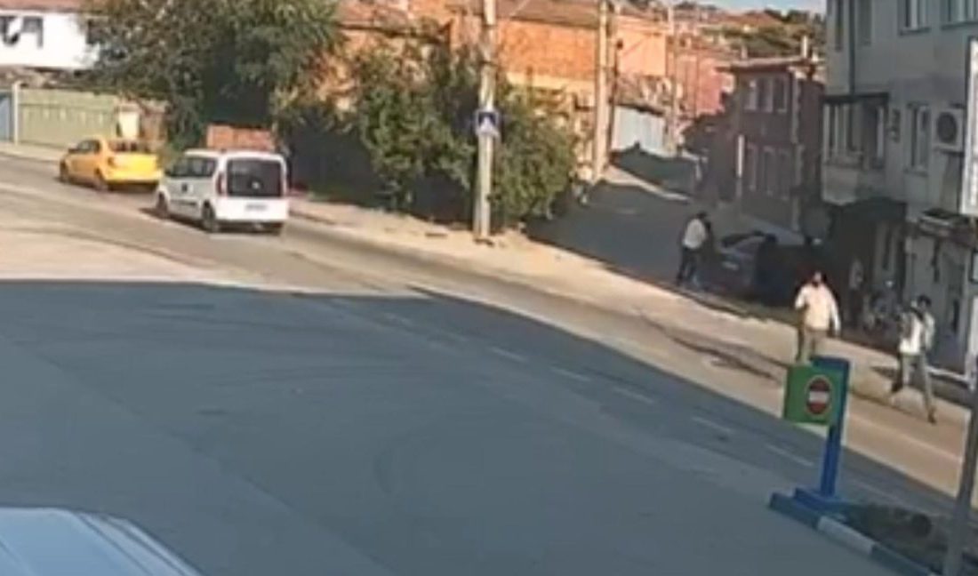 İKİNCİ OTOMOBİL FIRIN DUVARINA ÇARPTI, 3 ŞÜPHELİ ARANIYOR Edirne’de polis