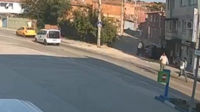 İKİNCİ OTOMOBİL FIRIN DUVARINA ÇARPTI, 3 ŞÜPHELİ ARANIYOR Edirne’de polis