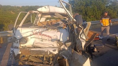 Ünsal YÜCEL/ KEŞAN(Edirne), – EDİRNE’nin Keşan ilçesinde kamyona arkadan çarpan