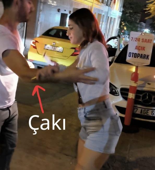 Doğan Can CESUR / İSTANBUL – KARAKÖY’de Kanada’dan gelen turist