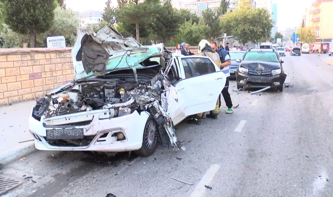 İsa ALMAÇAYIR/İSTANBUL, – KARTAL’da sürücüsünün direksiyon hakimiyetini kaybettiği otomobilin, park