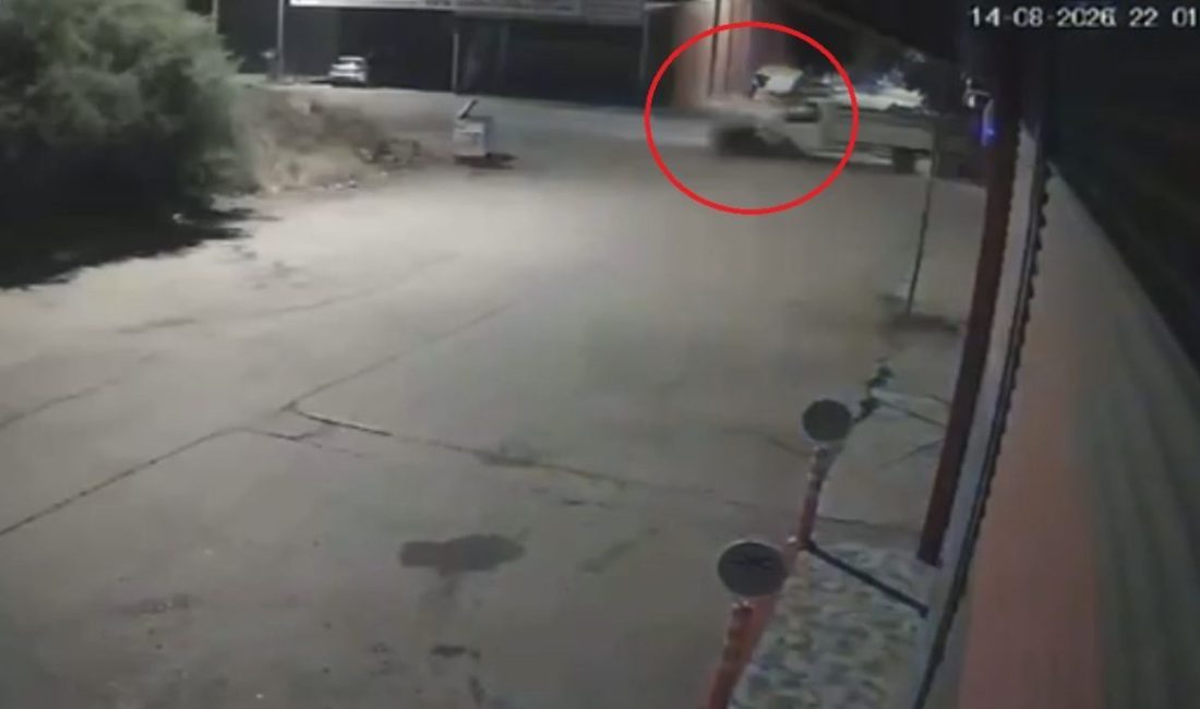 Emre EFE/POLATLI (Ankara), – ANKARA’nın Polatlı ilçesinde otomobil ile çarpışan