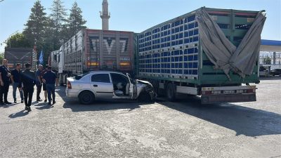 Uğur YİĞİT/SİVAS, – SİVAS’ta polisten kaçan sürücünün otomobili, akaryakıt istasyonunda