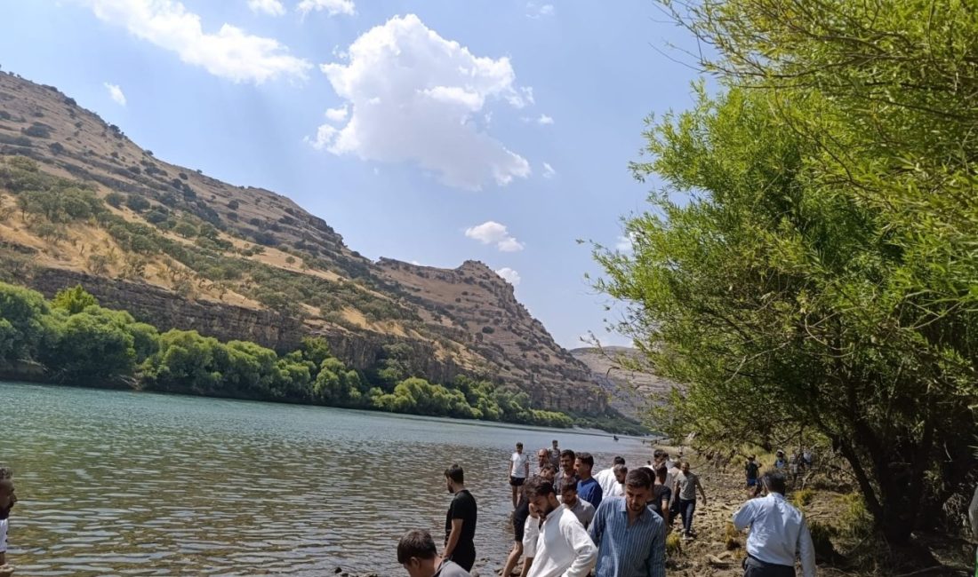 Sekvan KÜDEN/ŞIRNAK, -ŞIRNAK’ın İdil ilçesinde serinlemek için Dicle Nehri’ne giren