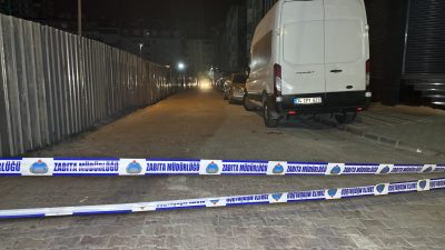 Soner HASIRCIOĞLU/İSTANBUL, – SULTANGAZİ‘de bir inşaatın temelinde toprak kayması meydana