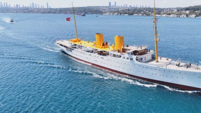 İSTANBUL, – TCG Savarona, İstanbul Boğazı geçişinin ardından Sarıyer Büyükdere