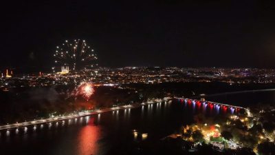 MERİÇ NEHRİ ÜZERİNDE HAVAİ FİŞEK GÖSTERİSİ Edirne’de 30 Ağustos Zafer