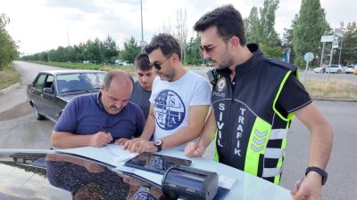 Oktay POLAT/ERZURUM, – ERZURUM’da taksici Cüneyt Özdemir (45), telefon uygulamasından