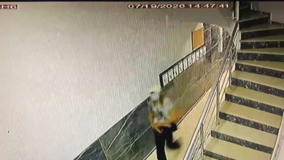 Ali AKSOYER / İSTANBUL, – ZEYTİNBURNU’nda bir dairenin kapı göbek